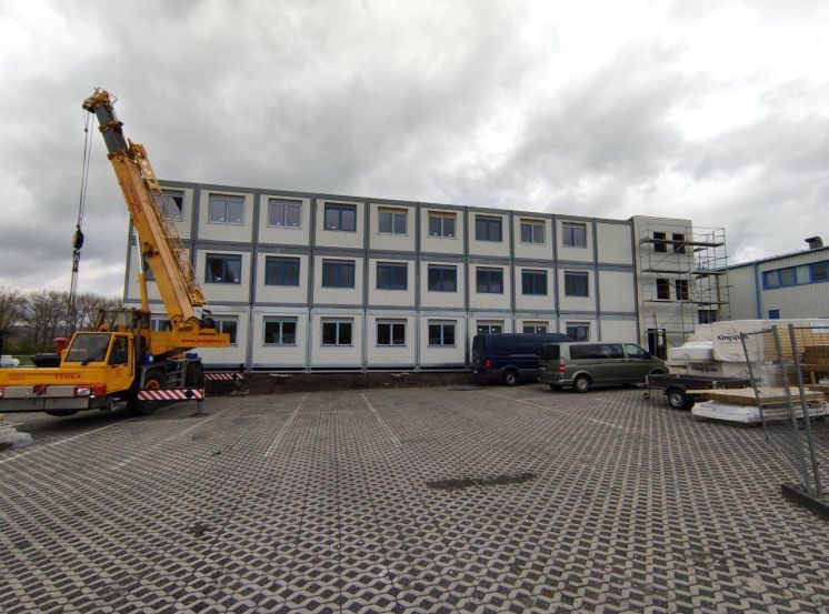 General contractor for administration building for moduls for RODENSTOCK