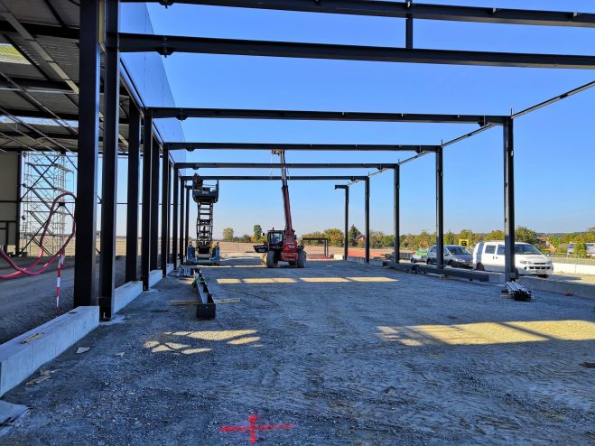Complete delivery of steel halls for BERGER BOHEMIA on site Letkov
